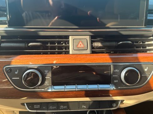 Used 2023 Audi A4 2.0T Premium w/ Convenience Package image 17