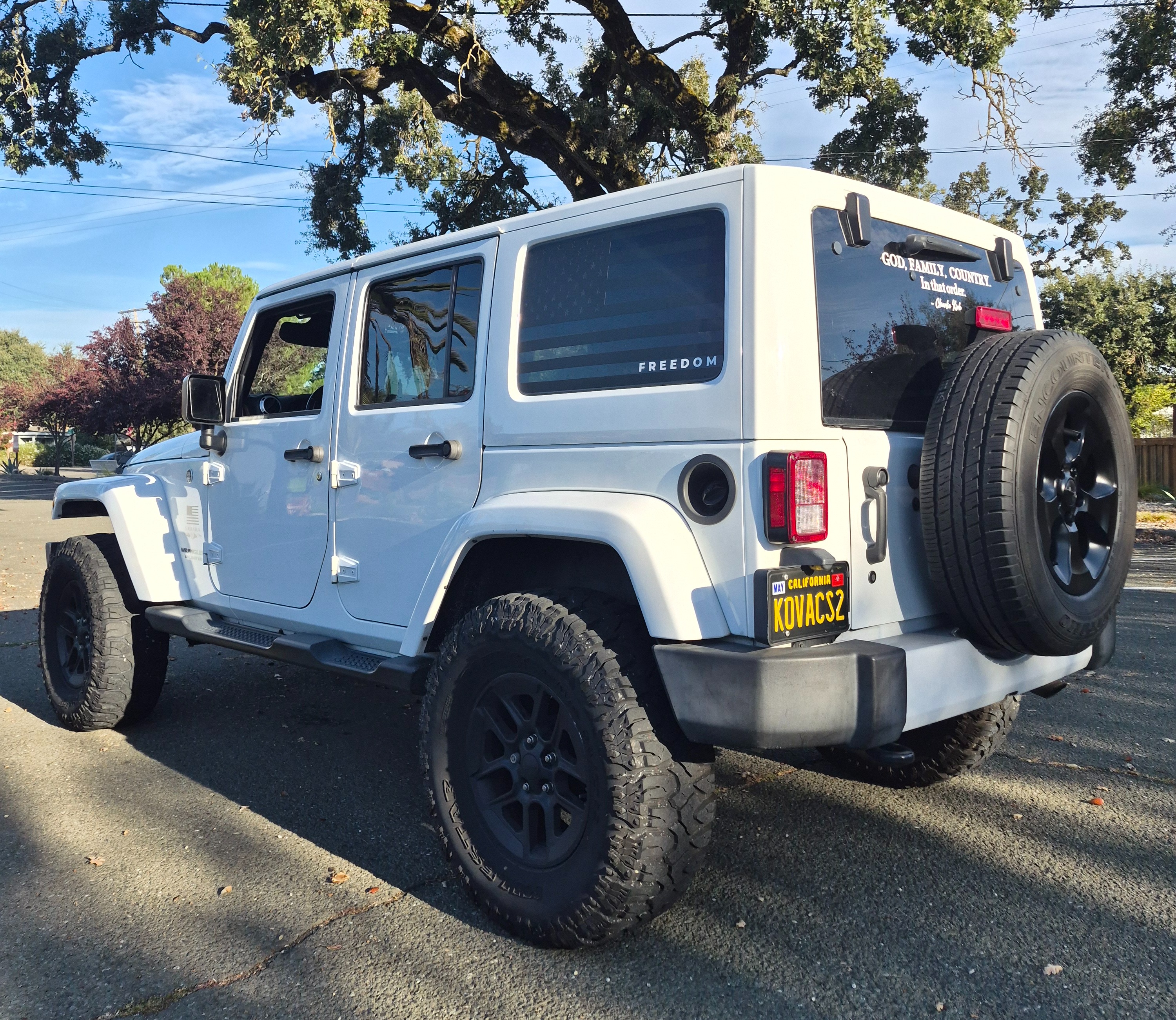 Used 2016 Jeep Wrangler Unlimited Sahara w/ Dual Top Group AWD/4WD image 6