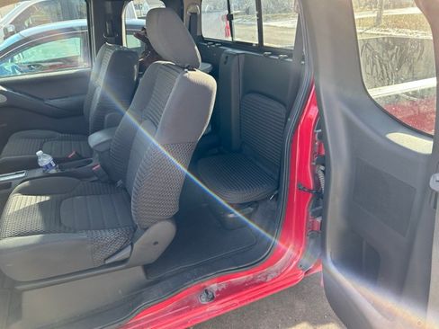 Used 2010 Nissan Frontier SE w/ SE Value Truck Pkg image 8