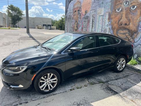 Used 2015 Chrysler 200 Limited w/ Convenience Group FWD image 8