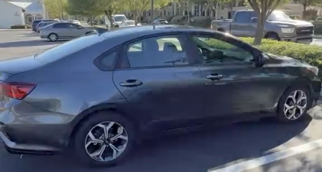 Used 2019 Kia Forte LXS FWD image 2