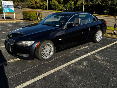 Used 2010 BMW 328i Convertible image 2