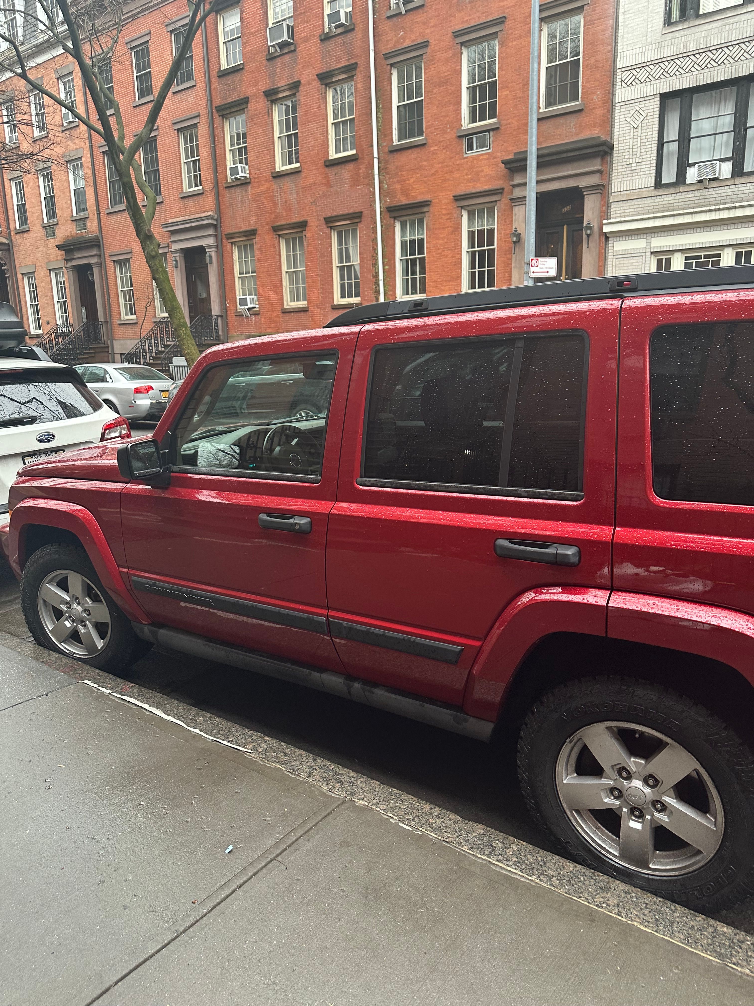 Used 2006 Jeep Commander 4WD image 1