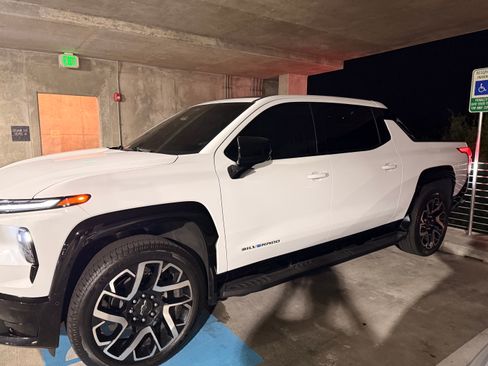 Used 2024 Chevrolet Silverado EV RST AWD/4WD image 4