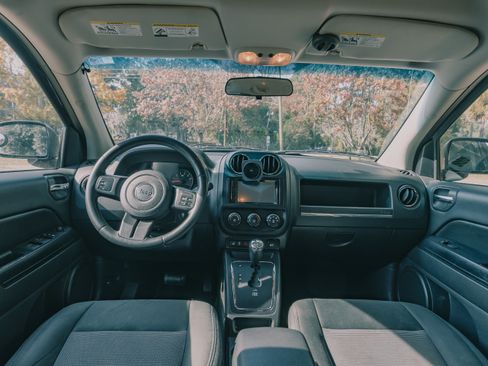Used 2013 Jeep Compass Latitude image 15