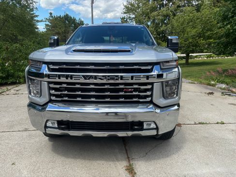 Used 2023 Chevrolet Silverado 2500 LTZ AWD/4WD image 2