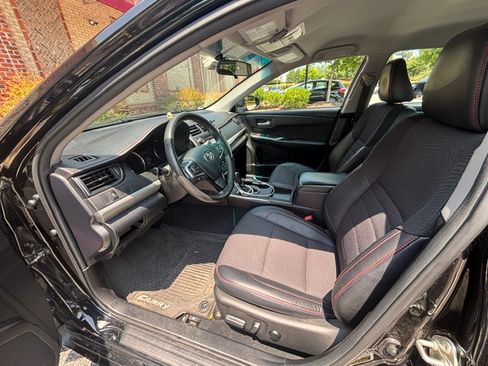 Used 2017 Toyota Camry SE FWD image 12