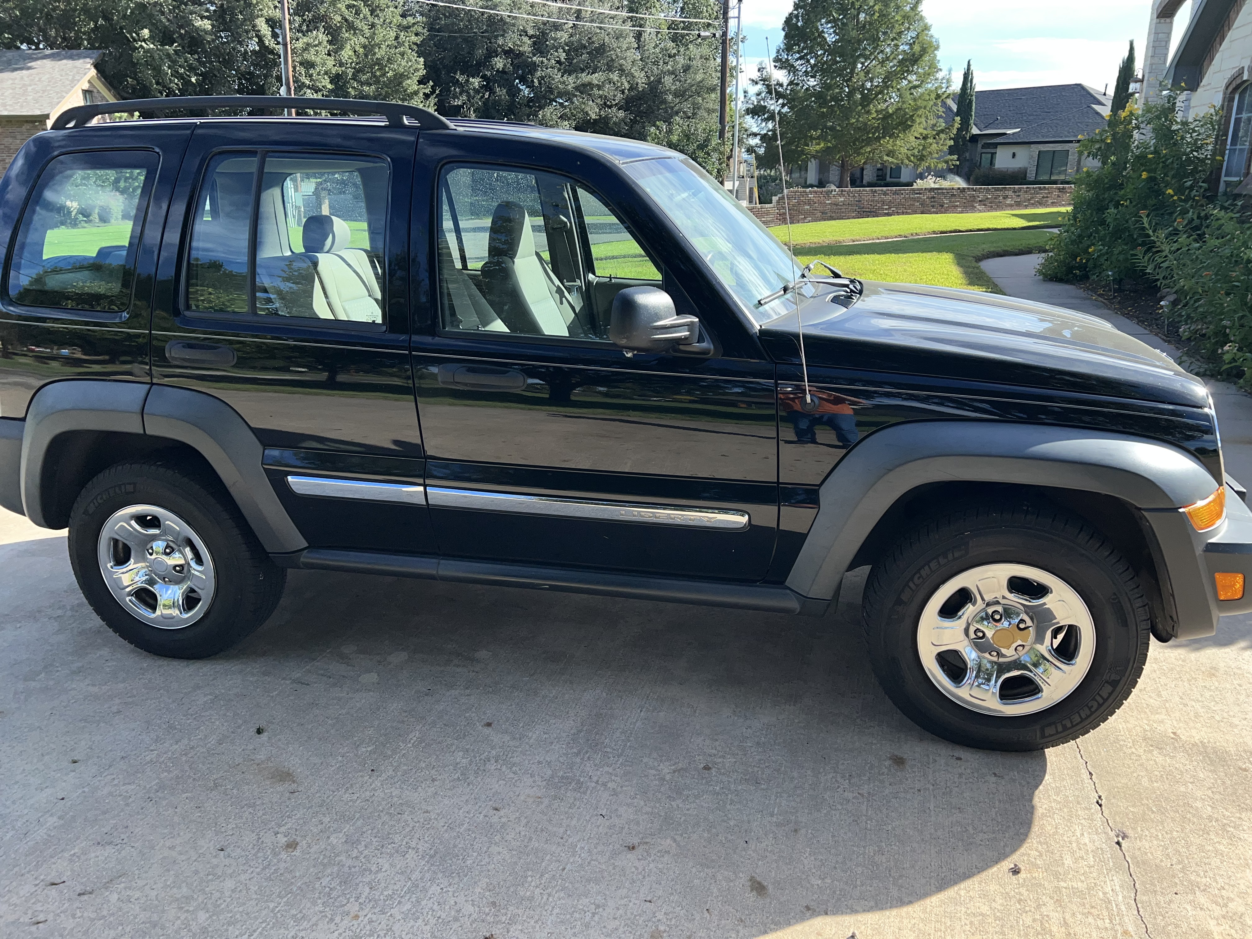 Used 2006 Jeep Liberty Sport RWD image 17