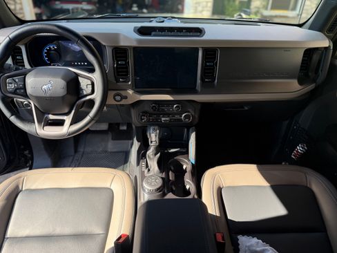 Used 2024 Ford Bronco Wildtrak image 7