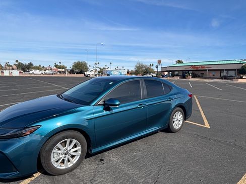 Used 2025 Toyota Camry LE w/ Convenience Package FWD image 4