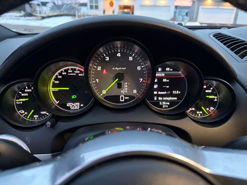 Used 2016 Porsche Cayenne S image 13