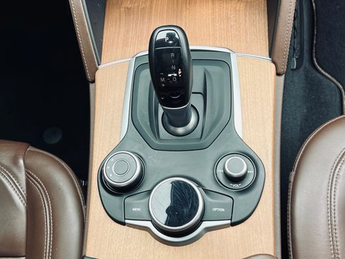 Used 2019 Alfa Romeo Stelvio Ti Lusso w/ Quick Order Package 22X Lusso image 4