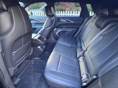 Used 2024 Cadillac Lyriq Luxury image 12