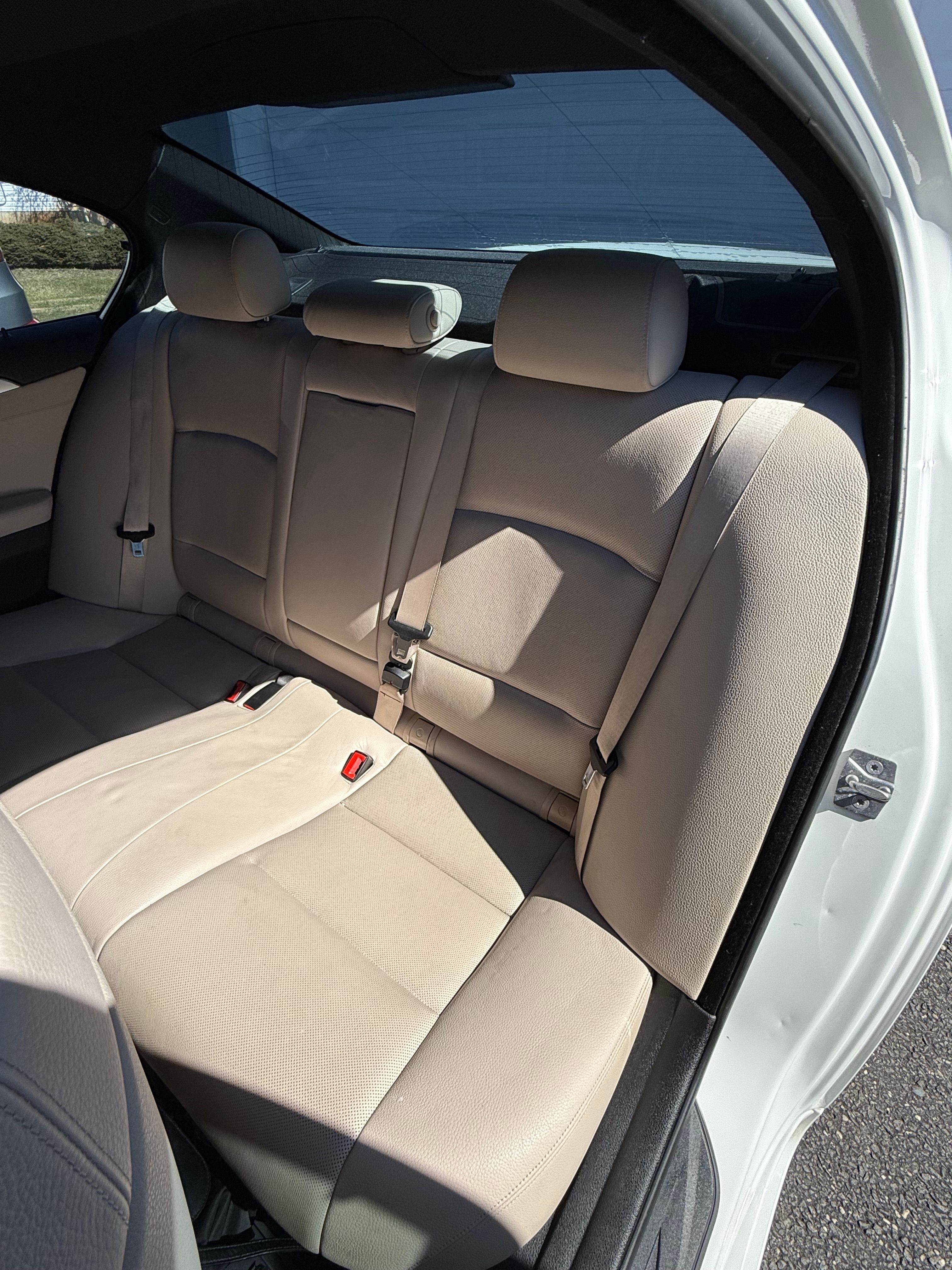 Used 2012 BMW 550i xDrive Sedan AWD/4WD image 16