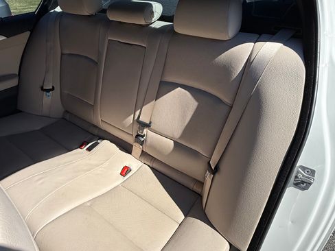 Used 2012 BMW 550i xDrive Sedan image 16