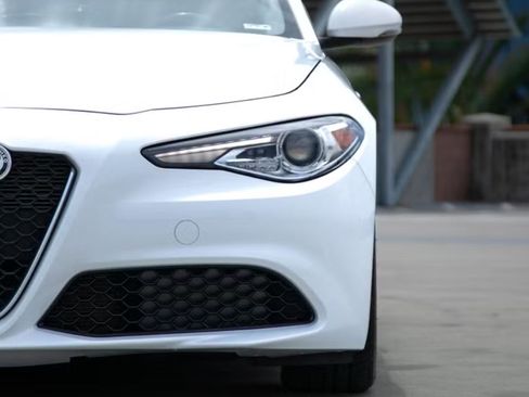 Used 2020 Alfa Romeo Giulia RWD image 4