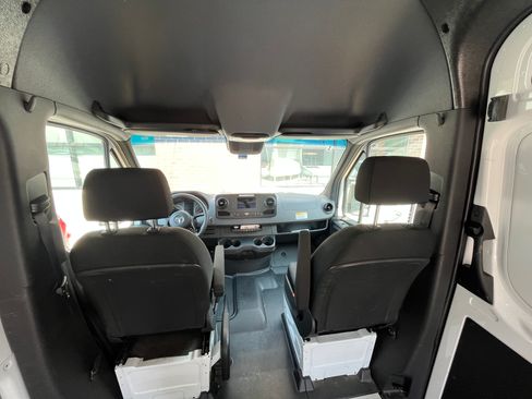 Used 2023 Mercedes-Benz Sprinter 1500 image 8