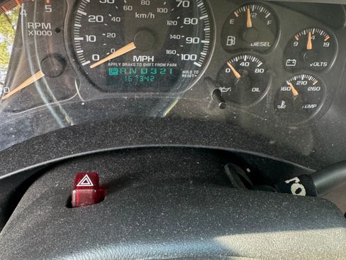 Used 2002 Chevrolet Silverado 2500 LS w/ Snow Plow Prep Pkg image 9