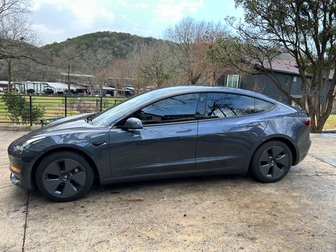Used 2023 Tesla Model 3 Standard Range image 6