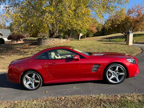 Used 2017 Mercedes-Benz SL 550 image 4
