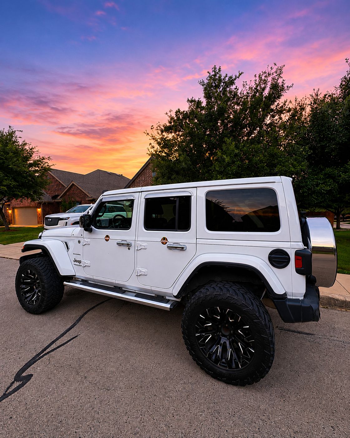 Used 2019 Jeep Wrangler Unlimited Sahara AWD/4WD image 8