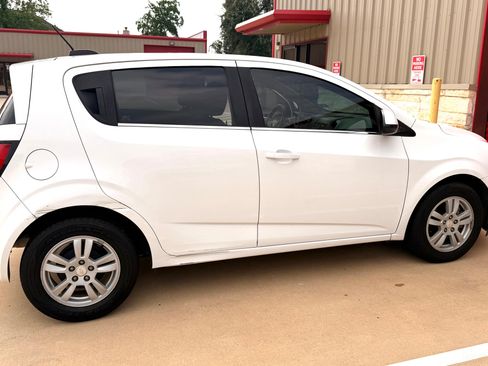 Used 2015 Chevrolet Sonic LT FWD image 4