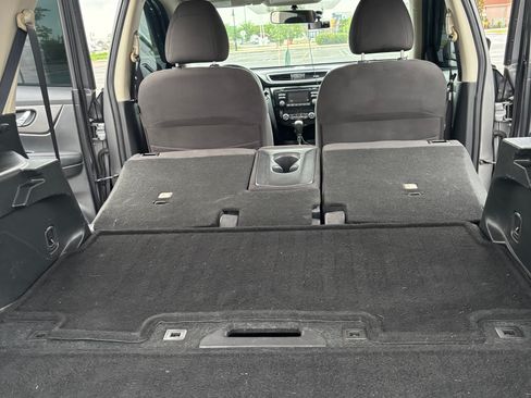 Used 2016 Nissan Rogue SV AWD/4WD image 16