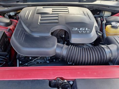 Used 2015 Dodge Challenger SXT image 14