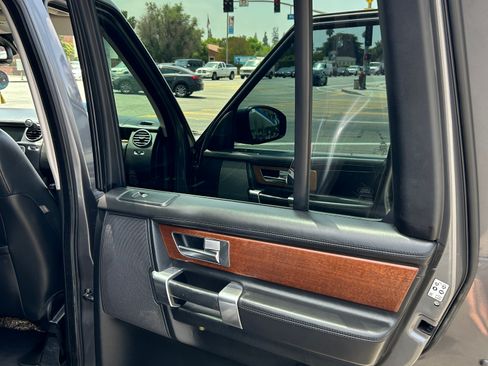 Used 2016 Land Rover LR4 HSE LUX image 10