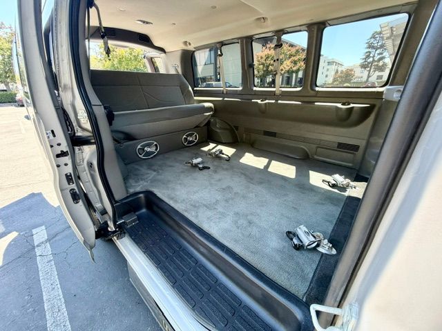 Used 2008 Chevrolet Express 3500 Passenger w/ LT Preferred Equipment Group RWD image 20
