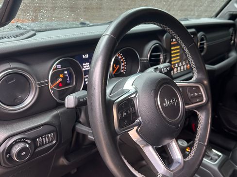 Used 2022 Jeep Wrangler Unlimited Sahara image 11