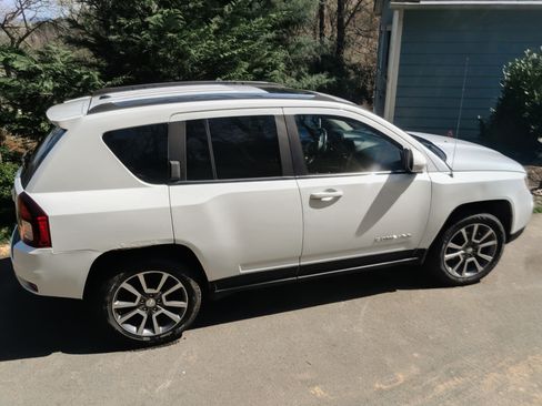 Used 2017 Jeep Compass High Altitude image 17