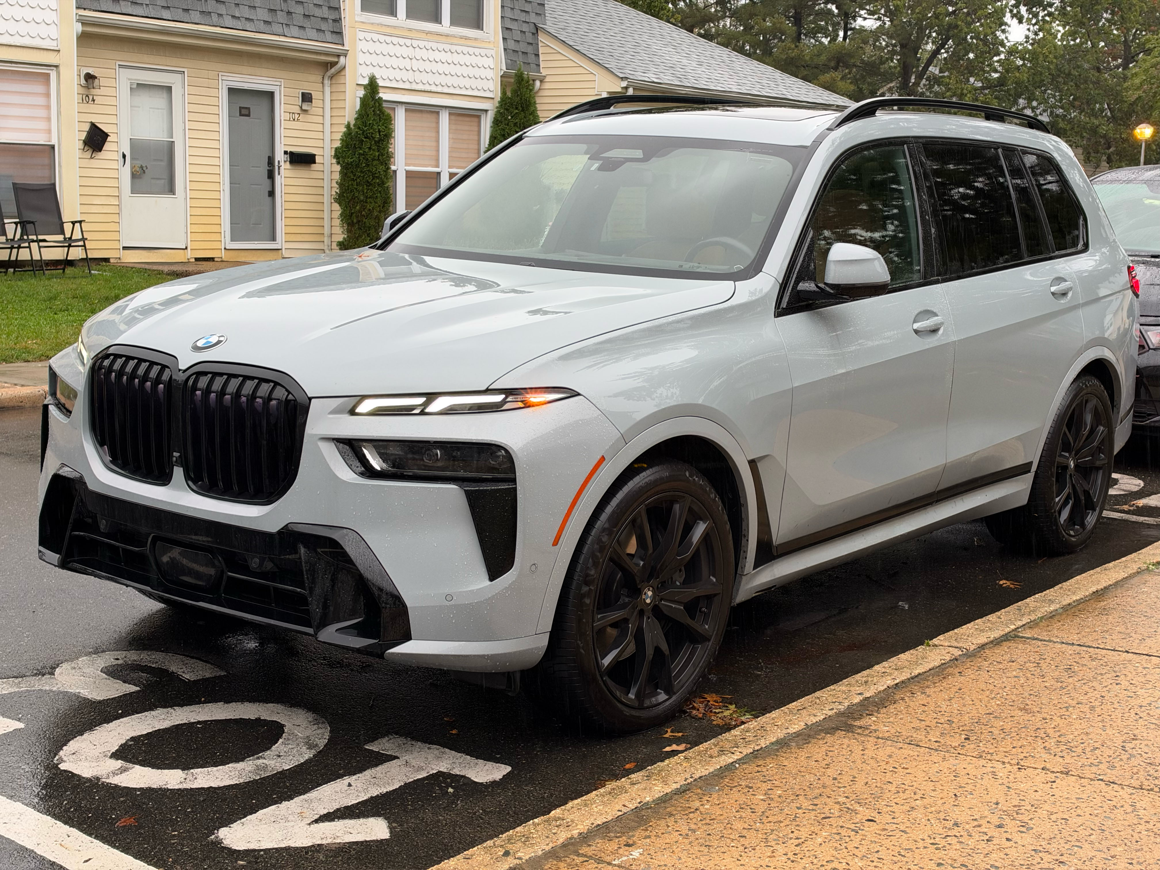 Used 2023 BMW X7 xDrive40i w/ Executive Package AWD/4WD image 1