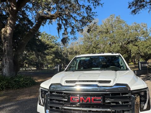 Used 2024 GMC Sierra 3500 Pro w/ Convenience Package image 2