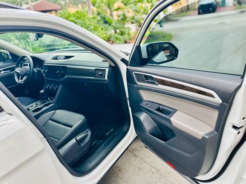 Used 2021 Volkswagen Atlas SE image 13