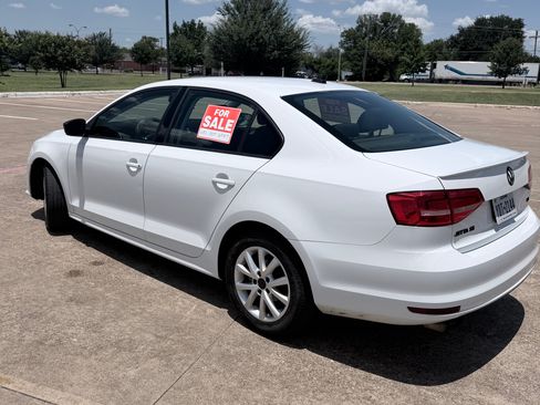 Used 2015 Volkswagen Jetta SE FWD image 2