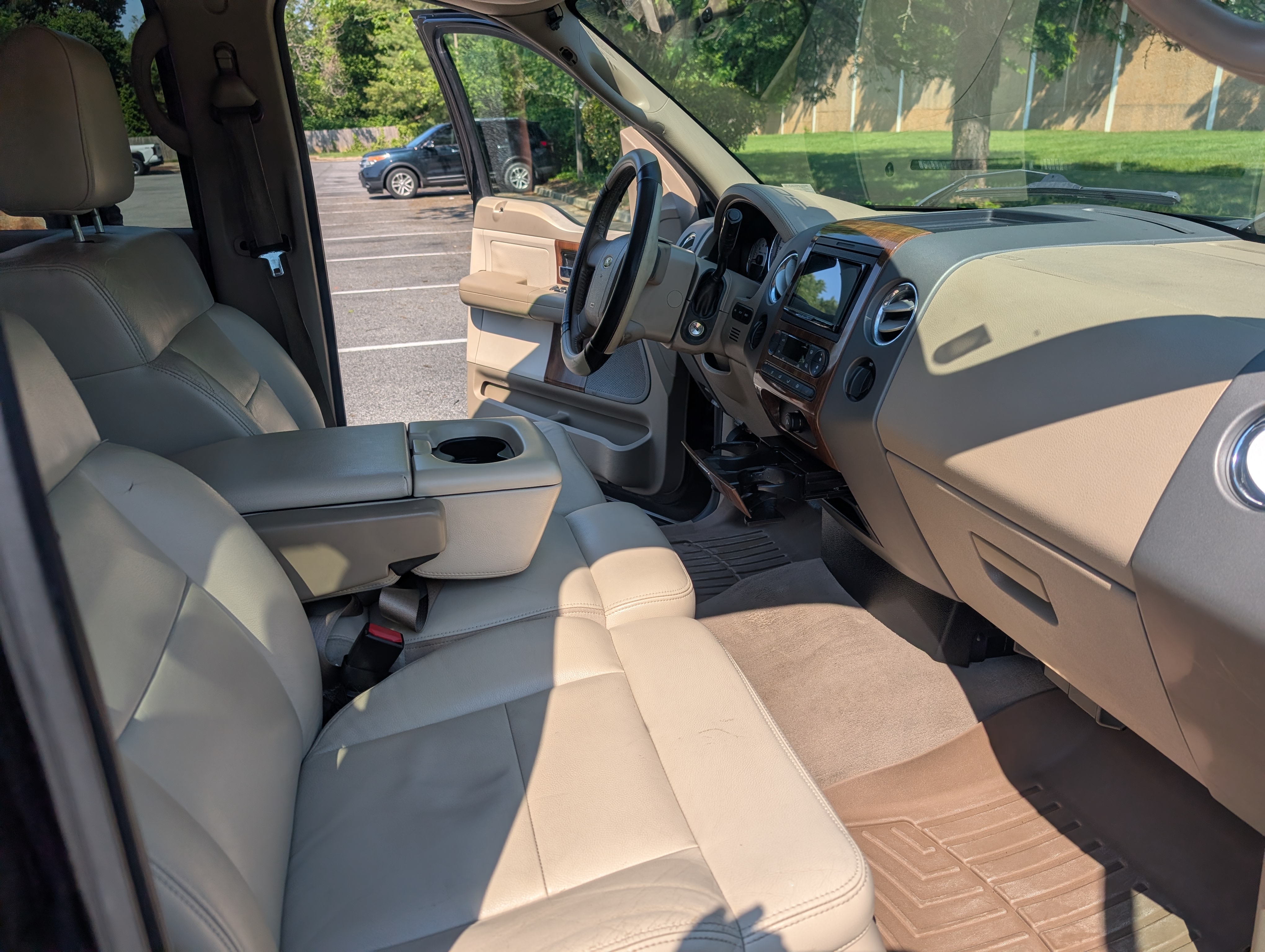 Used 2004 Ford F150 XLT AWD/4WD image 2