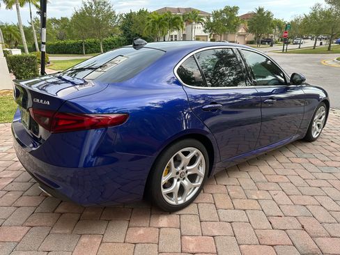 Used 2020 Alfa Romeo Giulia Ti w/ Active Blind Spot Package image 5