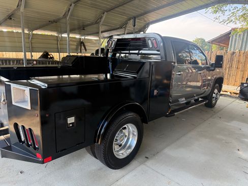Used 2025 Chevrolet Silverado 3500 LTZ w/ LTZ Plus Package AWD/4WD image 5