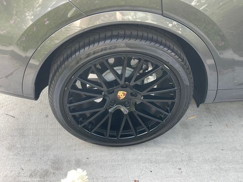 Used 2020 Porsche Cayenne Turbo image 14