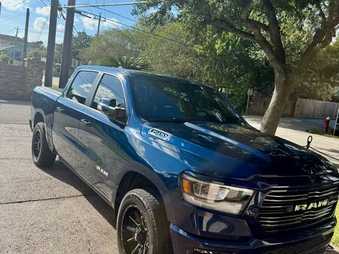 Used 2024 RAM 1500 Laramie AWD/4WD image 14
