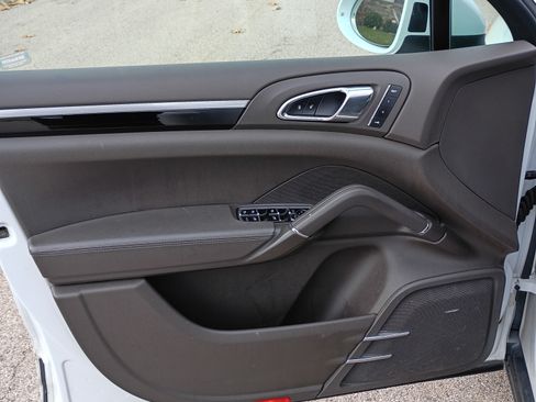 Used 2016 Porsche Cayenne S image 11