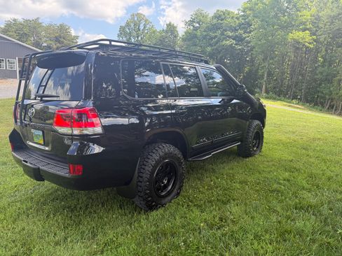 Used 2016 Toyota Land Cruiser AWD/4WD image 5