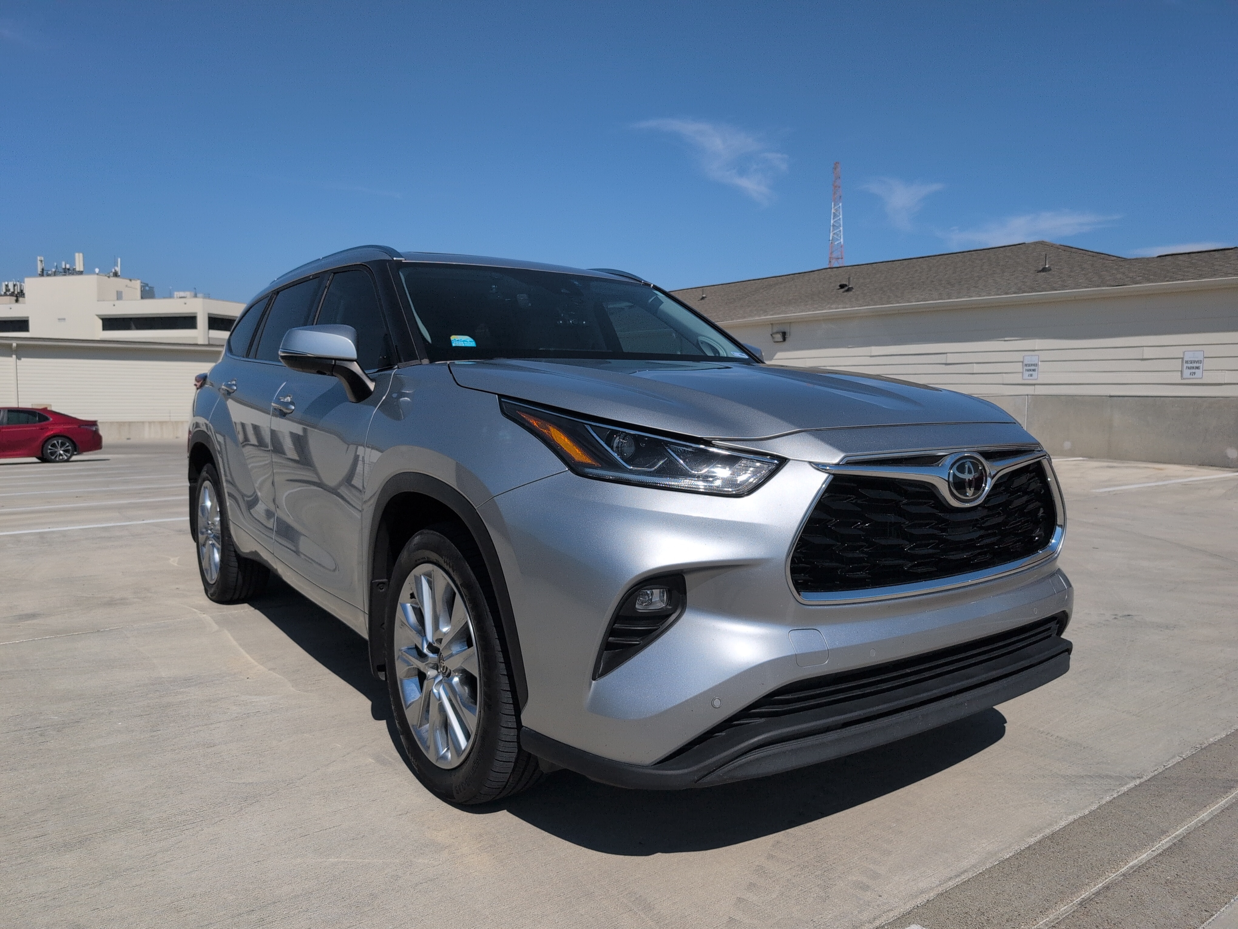 Used 2023 Toyota Highlander Limited FWD image 4