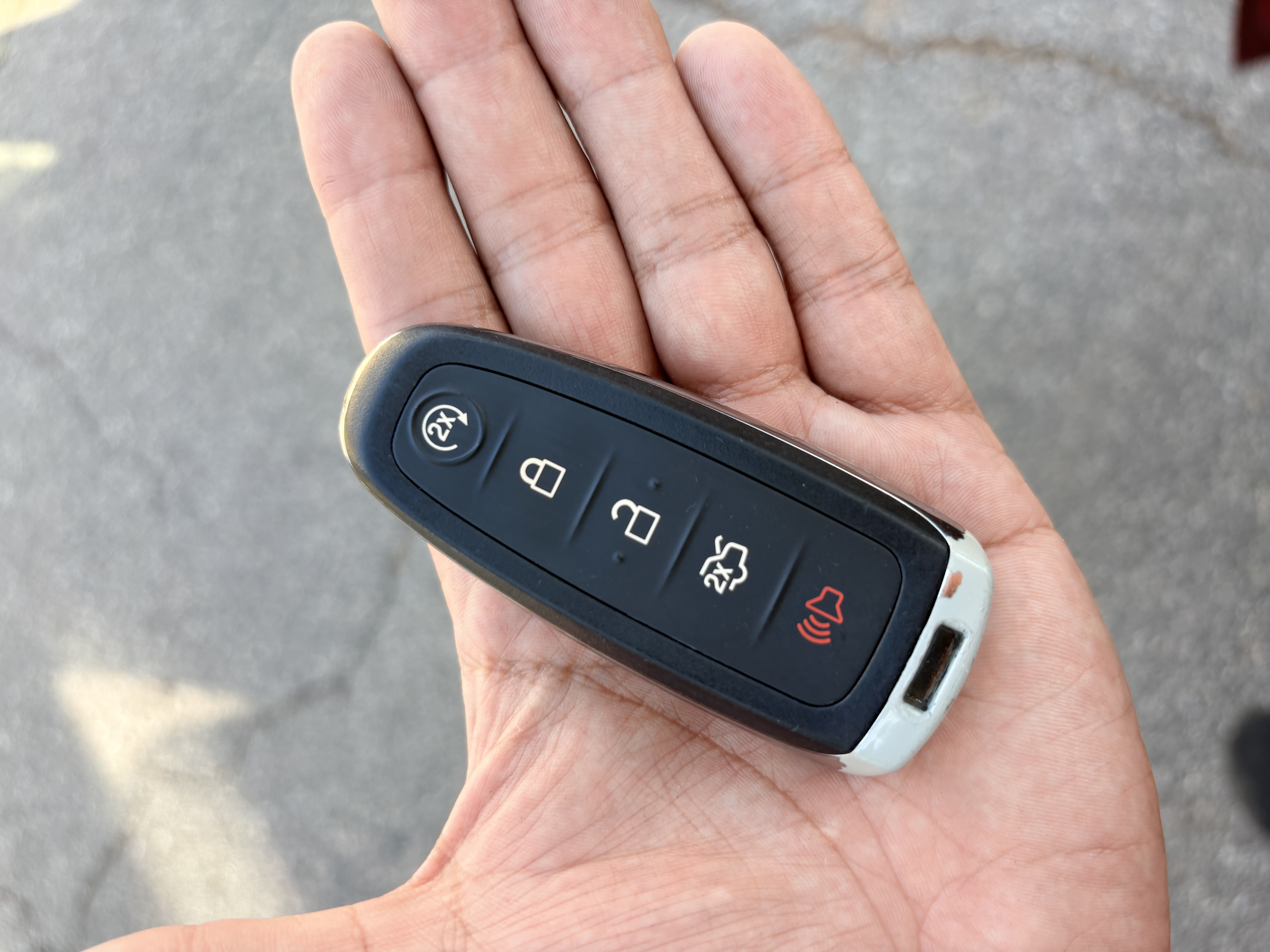 Used 2016 Ford C-MAX Energi SEL w/ Equipment Group 302A FWD image 18