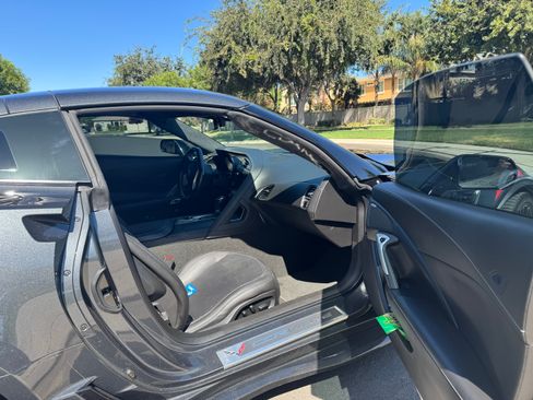 Used 2018 Chevrolet Corvette Z06 RWD image 4