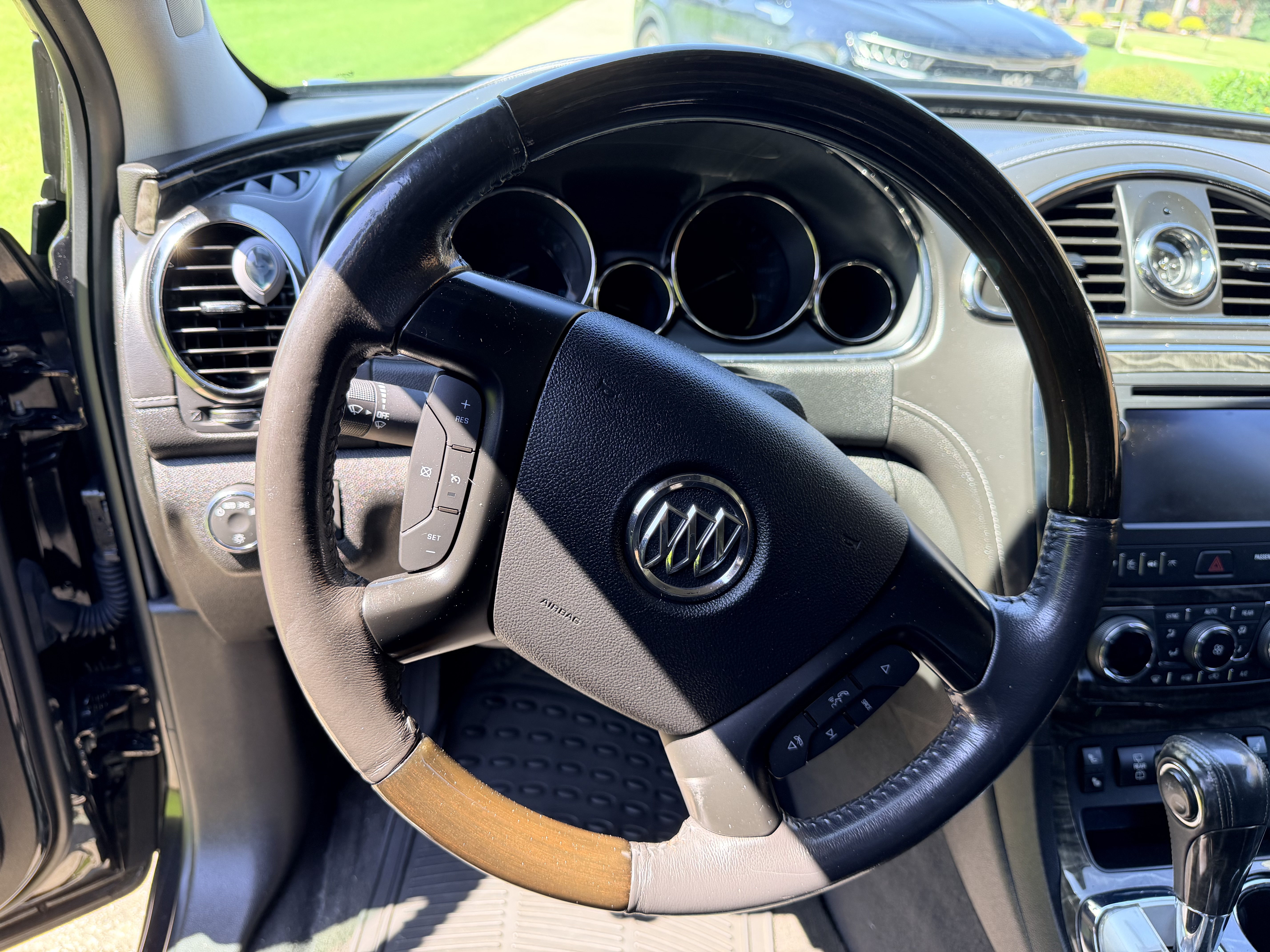 Used 2014 Buick Enclave Leather FWD image 8