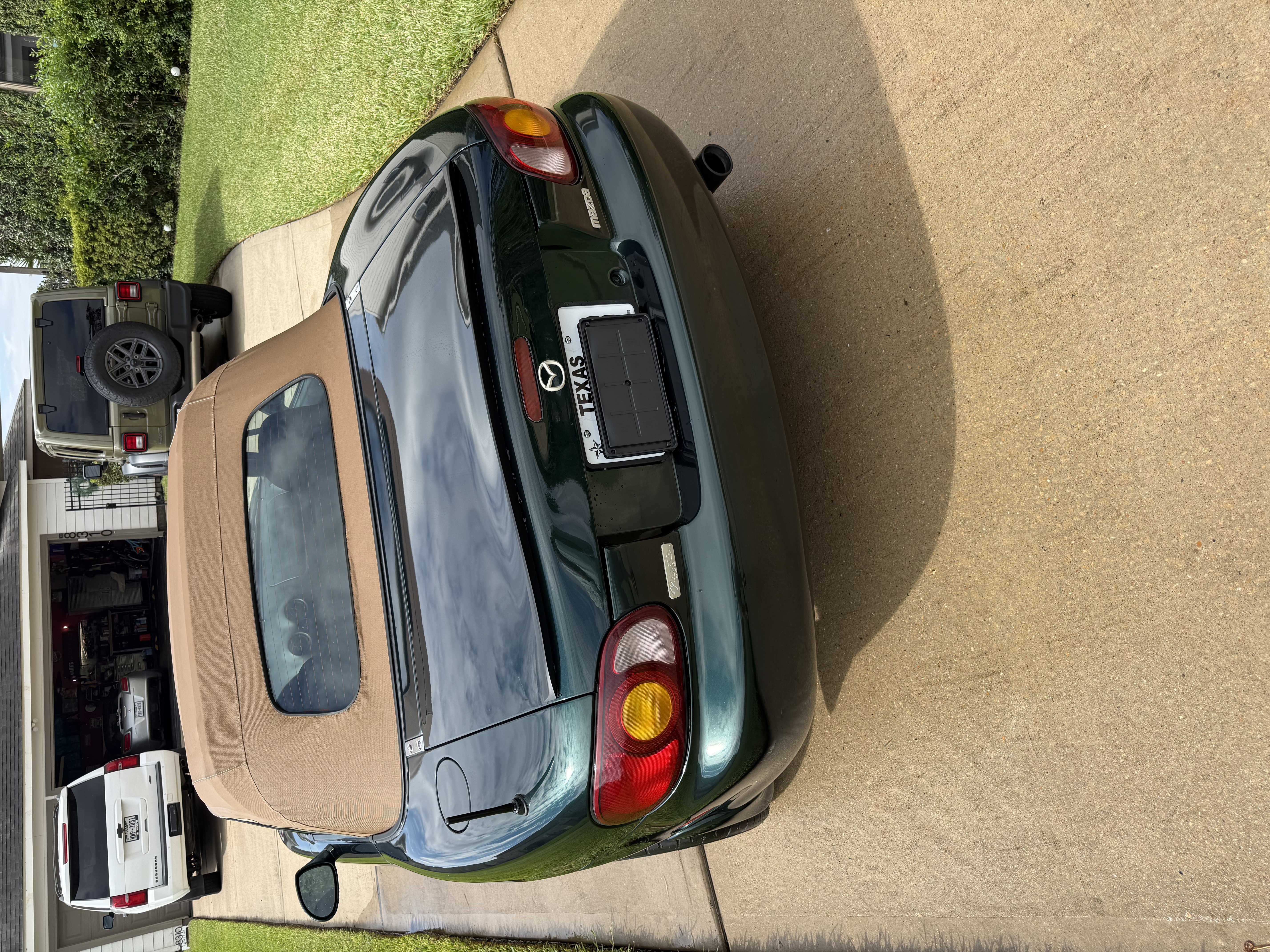 Used 1999 MAZDA MX-5 Miata RWD image 2