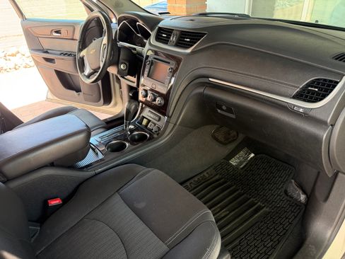 Used 2015 Chevrolet Traverse LT w/ LPO, 'HIT The Road' Package FWD image 12