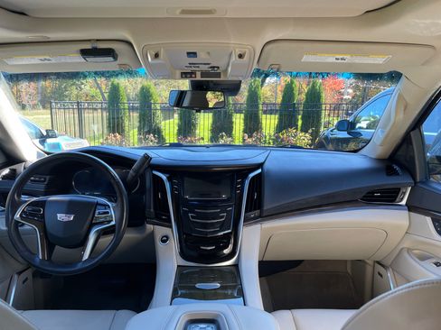 Used 2019 Cadillac Escalade ESV Luxury image 21